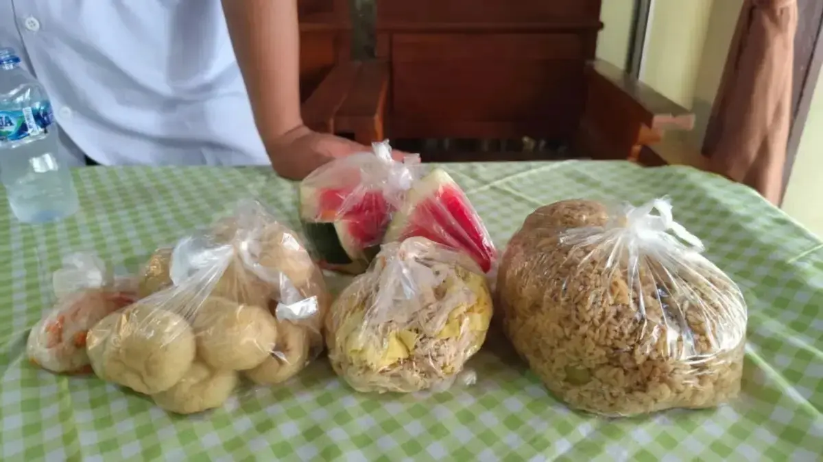 Tampilan menu MBG yang diduga membuat siswa SMAN 3 Nganjuk mengalami keracunan. (Radar Nganjuk)