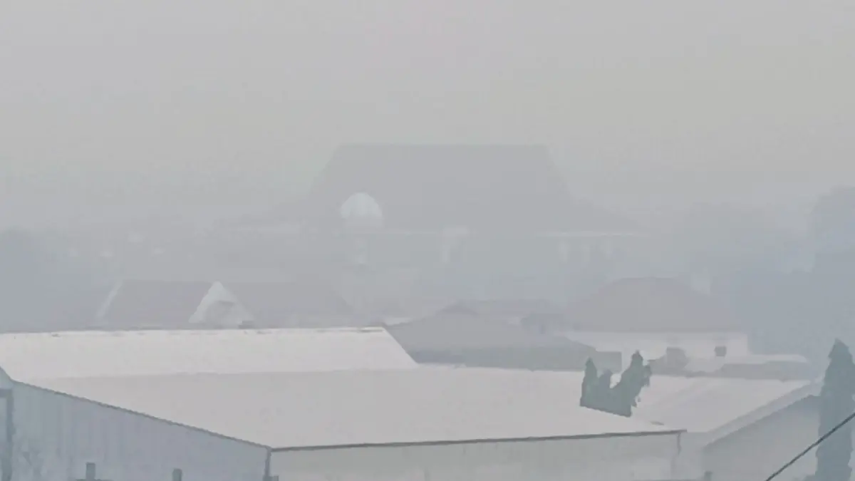 Kabut asap terpantau dari salah satu bangunan tinggi di Sampit, Kabupaten Kotawaringin Timur, Jumat pagi (4/9/2026). (Usay Nor Rahmad/Radar Sampit)&nbsp;