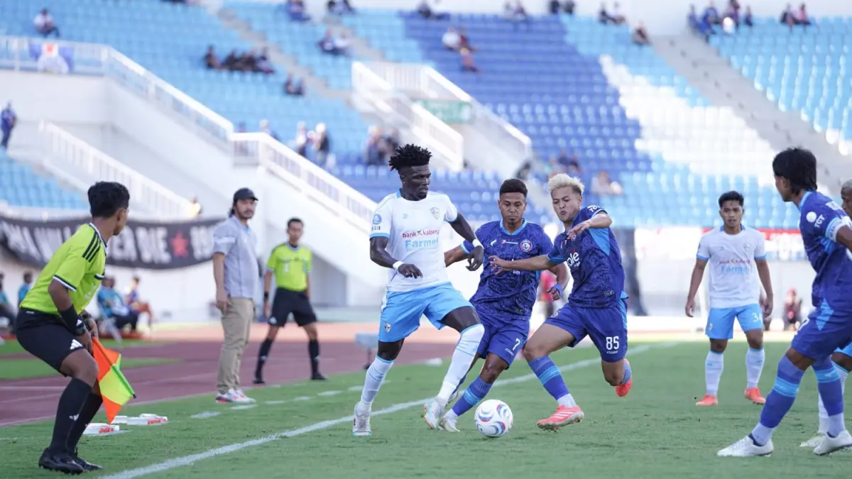 Singo Edan melibas tim promosi Isenmulang Kalteng FC dengan skor telak 4-0 di Stadion Kanjuruhan, Malang, Jumat (4/9)