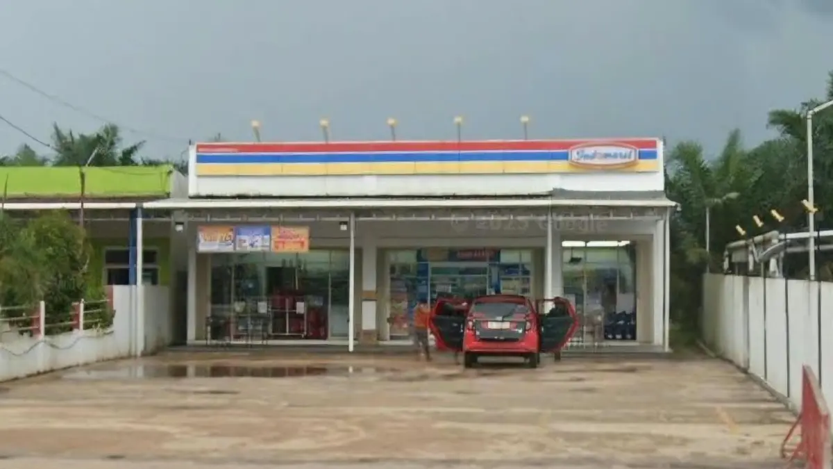 Gerai Indomaret di Jalan Jenderal Sudirman KM 26, ruas Sampit-Pangkalan Bun, Kabupaten Kotawaringin Timur (Kotim), diduga belum mengantongi sejumlah perizinan usaha. (istimewa)