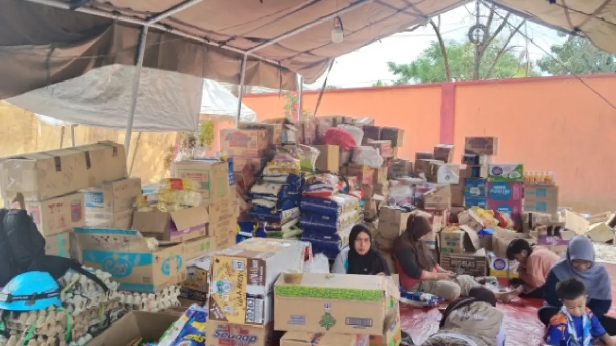 Berbagai macam produk pangan dari berbagai instansi dan swadaya masyarakat terus mengalir ke Mako BPBD Kobar, baru baru ini. (ist)&nbsp;