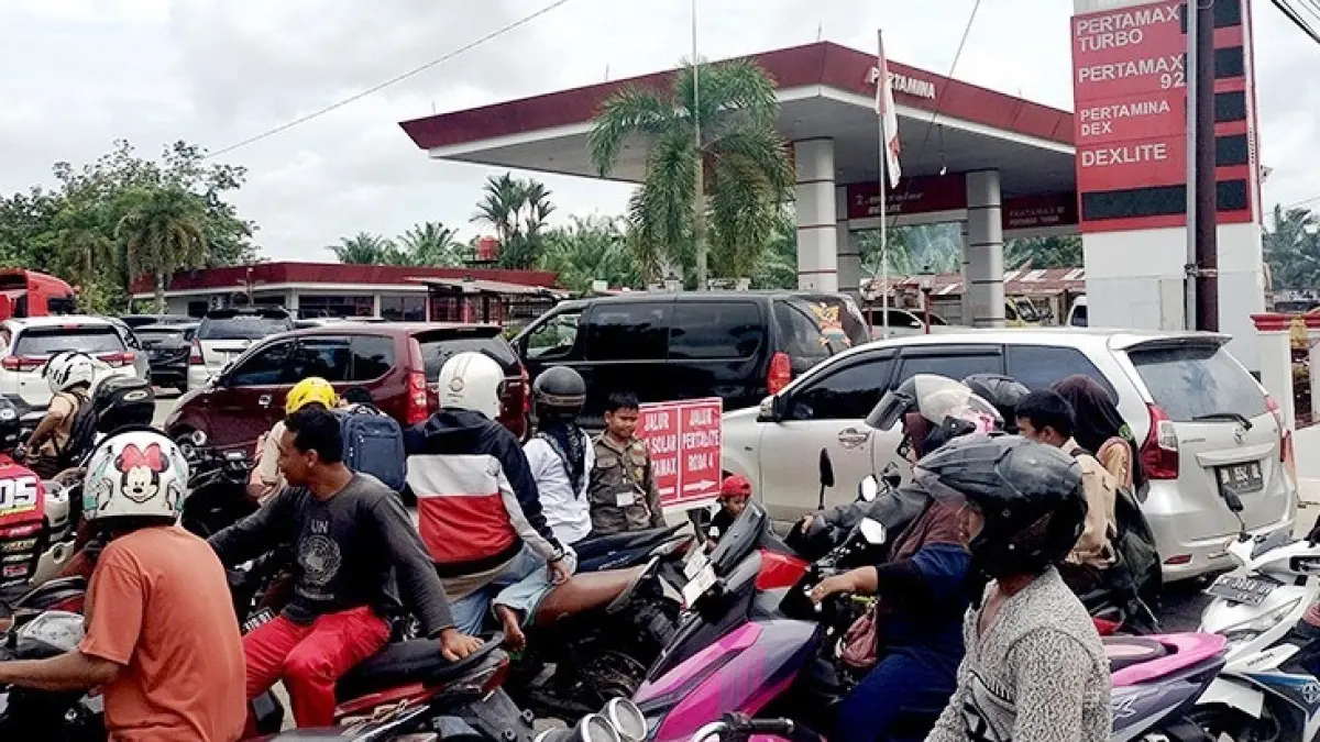 Ilustrasi antrean BBM di SPBU. (ist)