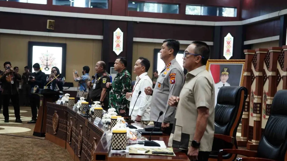 RAKOR; Gubernur Kalteng saat memimpin Rapat Koordinassi Evaluasi Pencegahan dan Penanganan Kebakaran Hutan dan Lahan (Karhutla). FOTO: MMC KALTENG/RADAR SAMPIT