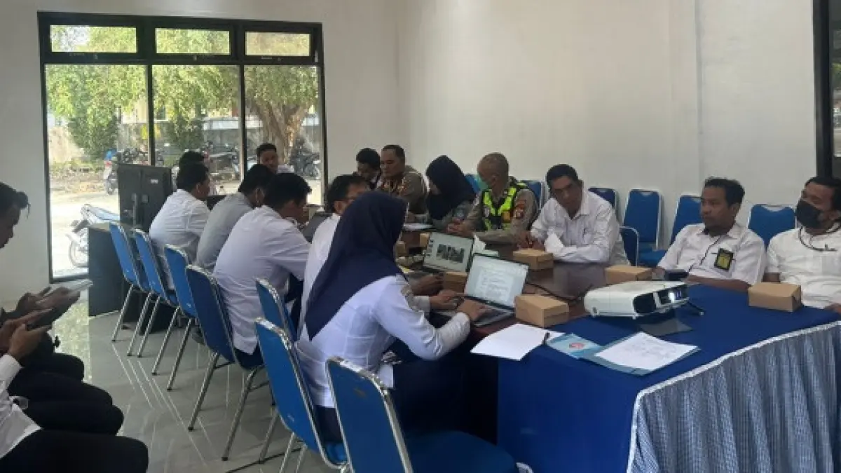 Rapat koordinasi membahas daerah rawan kecelakaan di kantor Dishub Kobar. (Syamsudin/Radar Sampit) &nbsp;