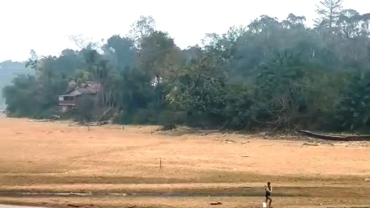 Kondisi salah satu lokasi di hulu Sungai Mentaya yang mengalami pendangkalan, lantaran debit air menyusut.(istimewa/warga)