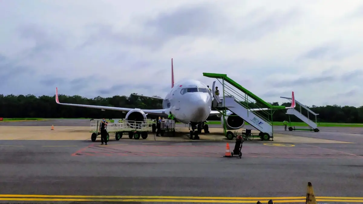 Pesawat milik Maskapai Nam Air saat berada di Bandara H Asan Sampit. (Dok. Oes/Radar Sampit)