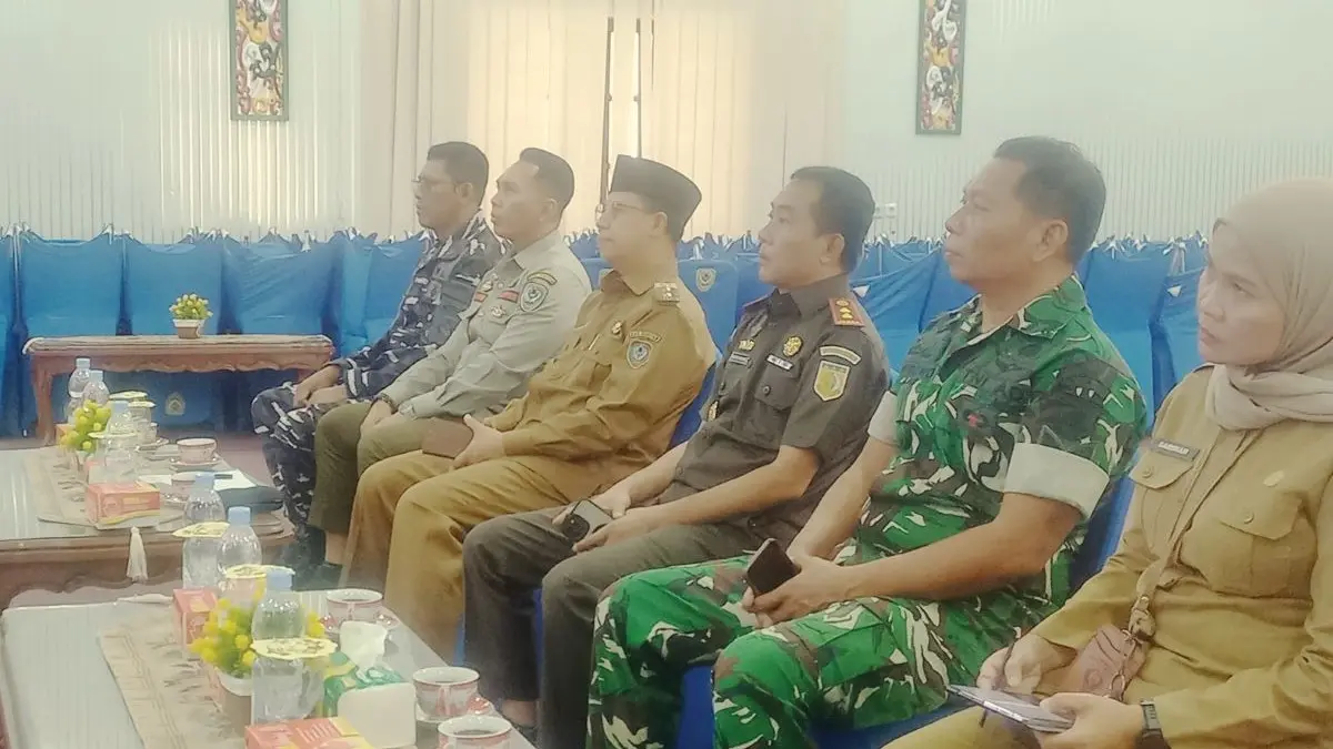 
RAKOR: Wakil Bupati Seruyan, Supian mengikuti rapat koordinasi (rakor) penanganan Karhutla secara virtual. Senin (7/9/2026). FOTO: RIFANI/RADAR SAMPIT
