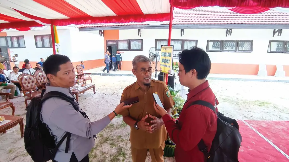 WAWANCARA : Pelaksana Tugas (Plt) Kepala Disdik Kota Palangka Raya Jayani ketika dibincangi awak media, baru-baru tadi. FOTO: IST/RADAR SAMPIT