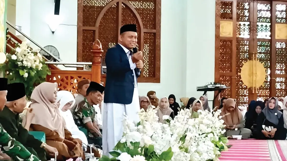 CERAMAH: Ustadz Muhari Keren atau yang lebih dikenal dengan sapaan Guru Muha memberikan tausiyah pada peringatan Maulid Nabi Muhammad SAW 1448 H/2026 M di Masjid Agung Wahyu Al Hadi Sampit, Selasa (8/9/2026). FOTO: YUNI/RADAR SAMPIT 