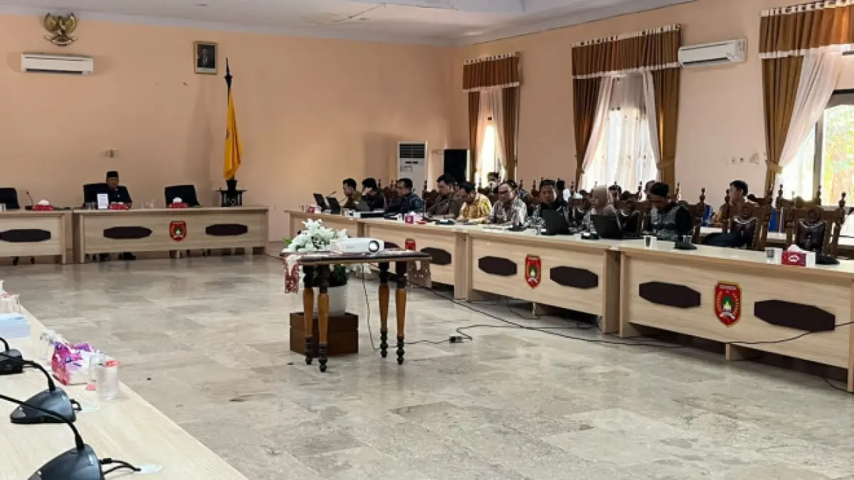 Rapat kerja Komisi C DPRD Kobar bersama Dishub Kobar di Ruang Rapat DPRD Kobar, baru-baru ini. &nbsp;