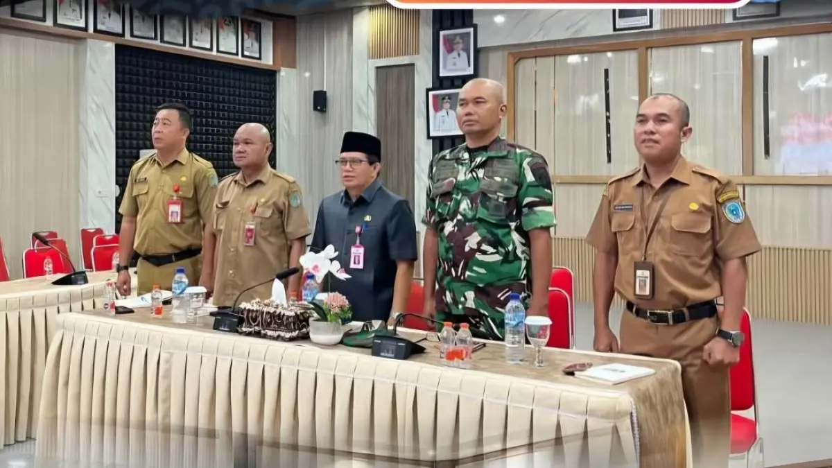 Rapat koordinasi penanggulangan karhutla secara online dengan pemerintah pusat di aula Setda Kabupaten Lamandau. (Ria/Radar Sampit) 