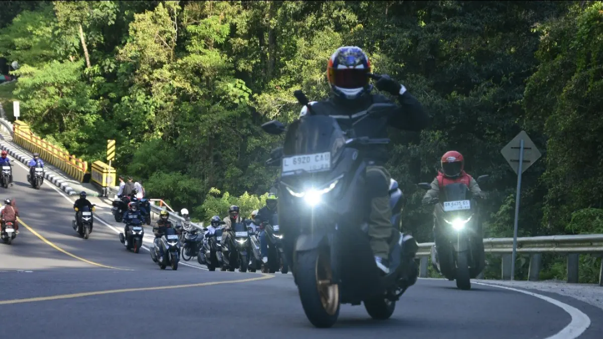 Peserta touring saat melewati jalur tanjakan di Jawa Timur (yamaha)