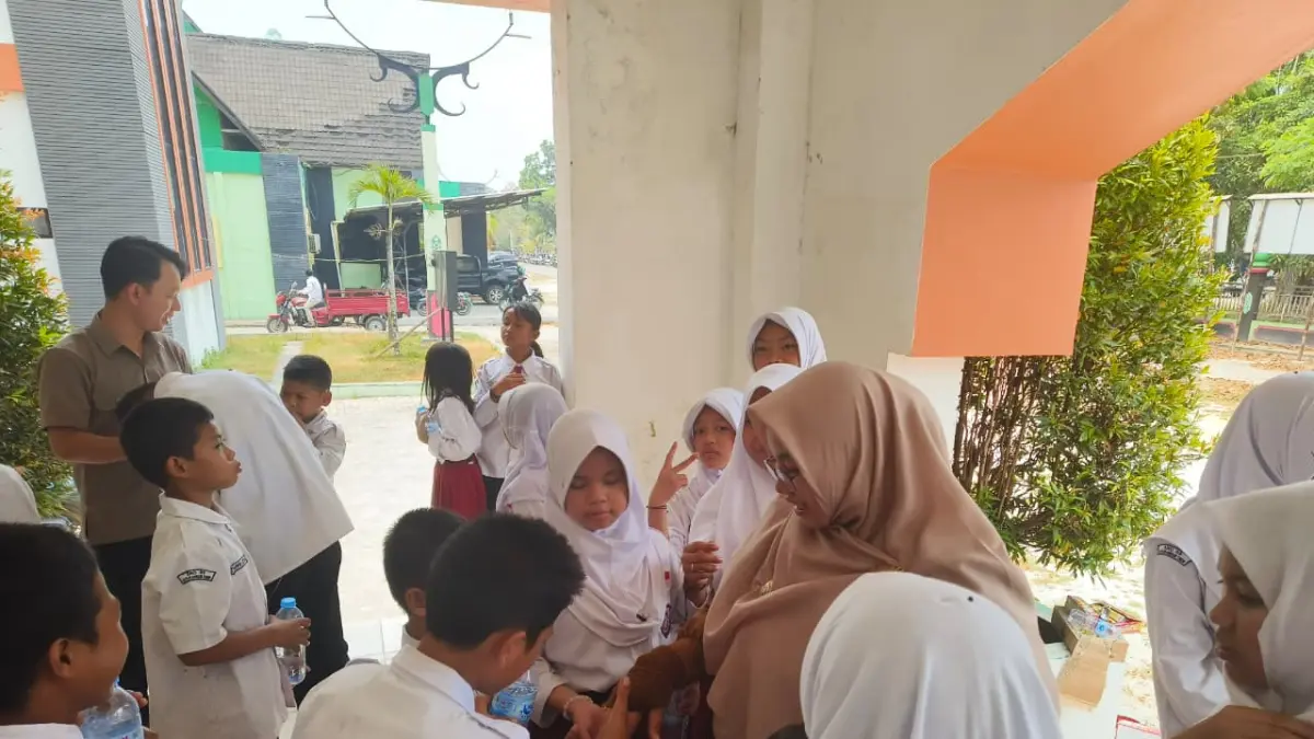 Wakil Bupati Kotim, Irawati saat mengunjungi SRT 55 Kotim yang berada di Kawasan Islamic Center, Selasa (8/9).  (Akbar/Radar Sampit)