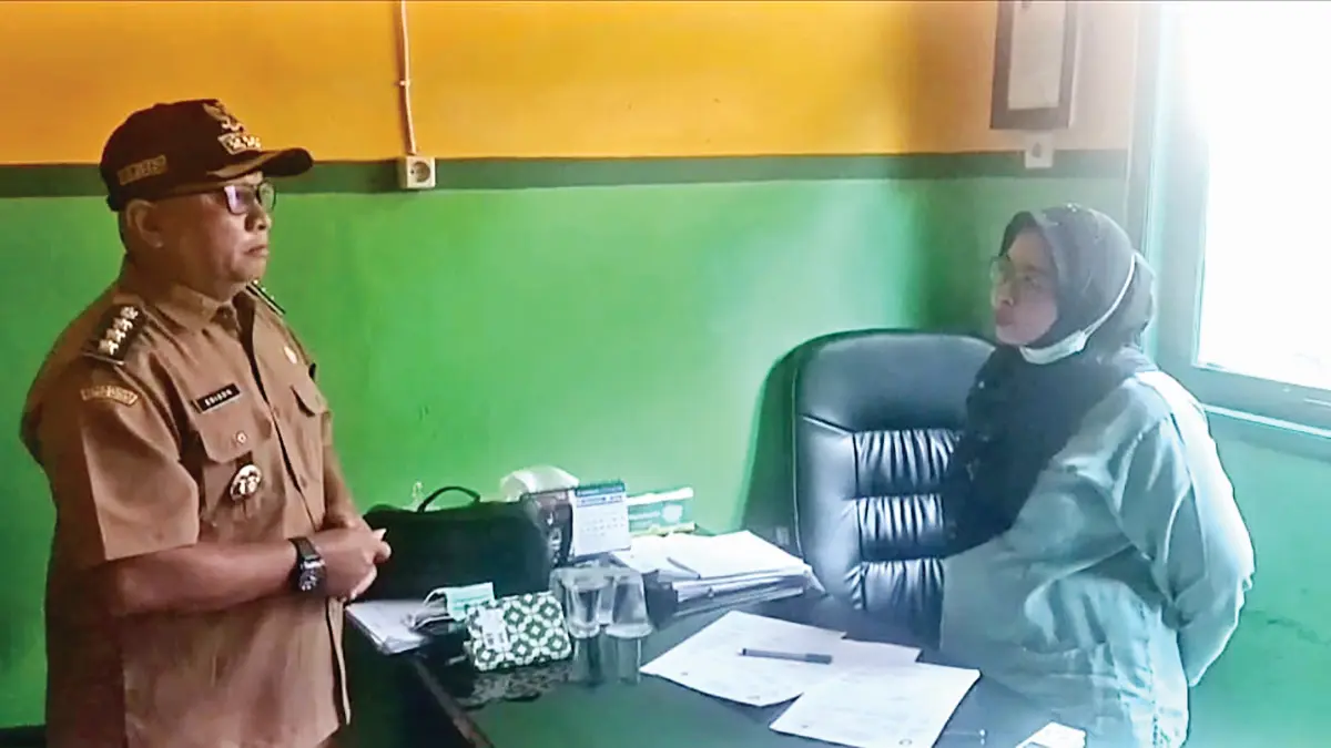 Foto: Camat Mentaya Hulu Edison (kiri) 