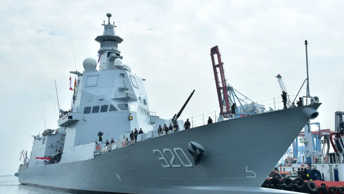 ILUSTRASI: KRI Brawijaya-320 akan terlibat dalam parade kapal perang di Teluk Jakarta dalam peringatan HUT ke-80 TNI pada Oktober mendatang. (TNI AL)