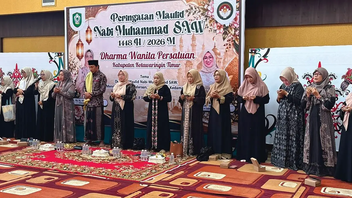 MAULID: Acara peringatan Maulid Nabi Muhammad SAW yang digelar oleh DWP Kotim di aula Rujab Bupati Kotim, Rabu (9/9/2026). FOTO: YUNI/RADAR SAMPIT
