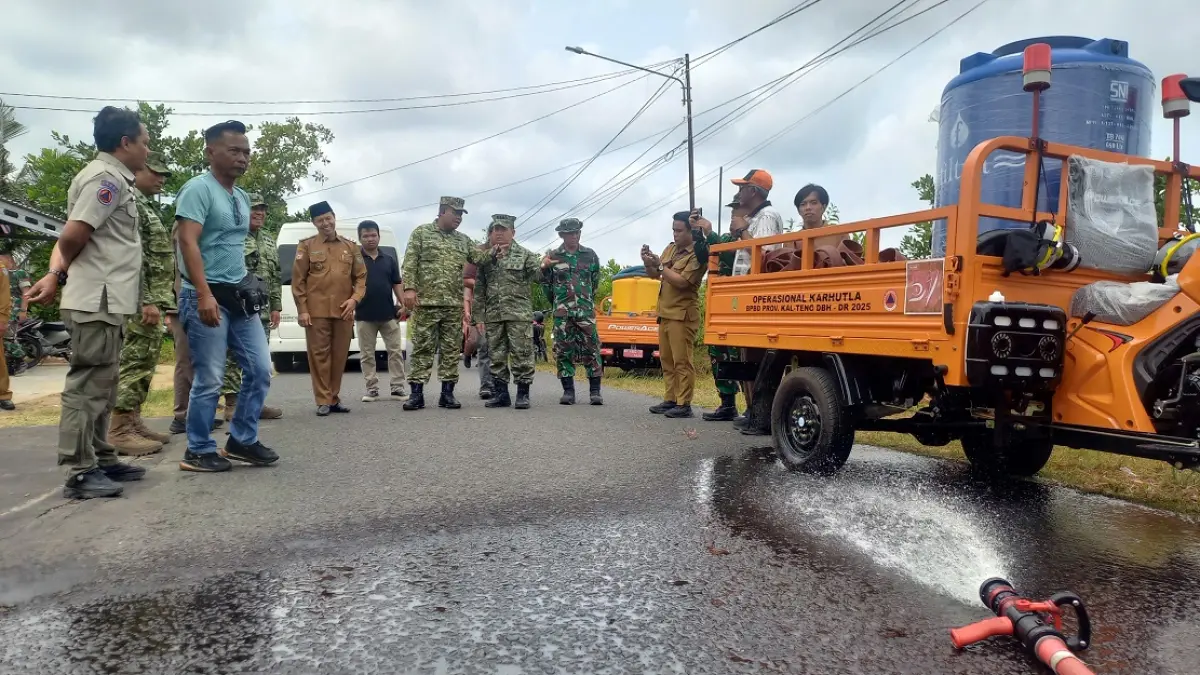 Satgas Penyuluhan Karhutla Provinsi Kalimantan Tengah mengadakan penyuluhan di SMKN 1 Kuala Pembuang, Senin (8/9). (Riafani/Radar Sampit)
