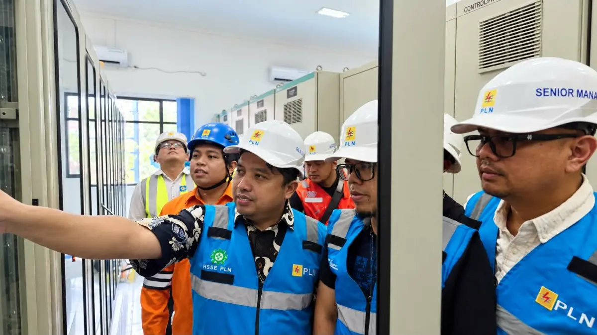 PELAYANAN PELANGGAN: Prosesi Pemberian Tegangan ke Bay Line Pangkalan Bun ke Arah PT KLM. (istimewa)
