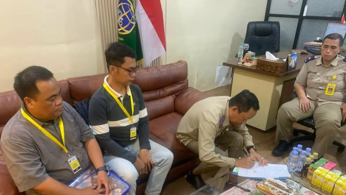 KOORDINASI: PT PLN Unit Pelaksana Pembangunan Kalimantan Bagian Barat 3 (UPP KLB 3) memperkuat koordinasi dengan Kantor Pertanahan Kotawaringin Barat guna mempercepat proses sertifikasi aset tanah tapak tower Saluran Udara Tegangan Tinggi (SUTT) 150 kilovolt (kV) Pangkalan Bun–PT KLM