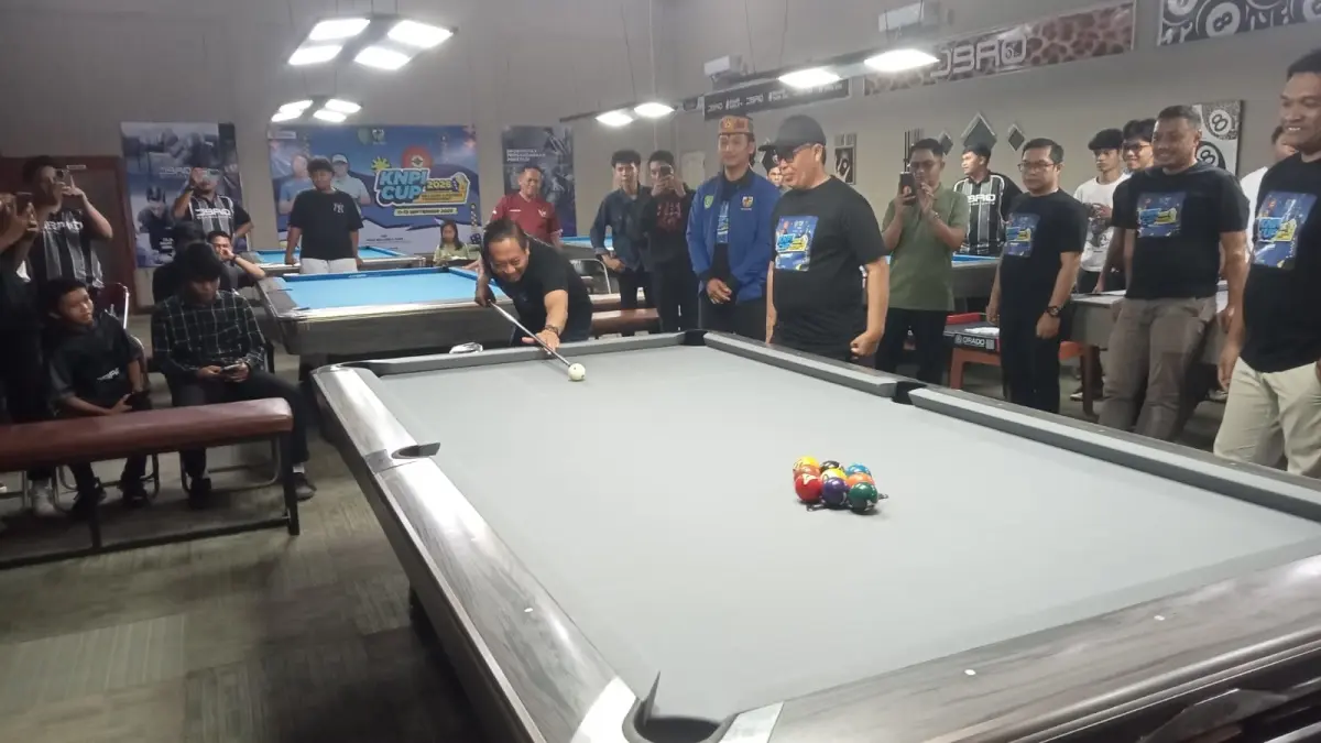 Bupati Sukamara Masduki membuka turnamen biliar dan domino. (Fauziannur/Radar Sampit)