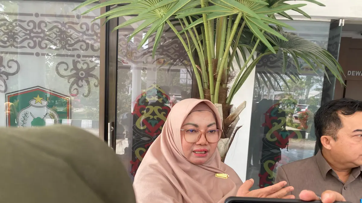 Wakil Bupati Kotim Irawati mengatakan, kabar warga Samuda yang diduga menjadi penumpang KM Virgo masih perlu dikonfirmasi.  (Akbar/Radar Sampit)