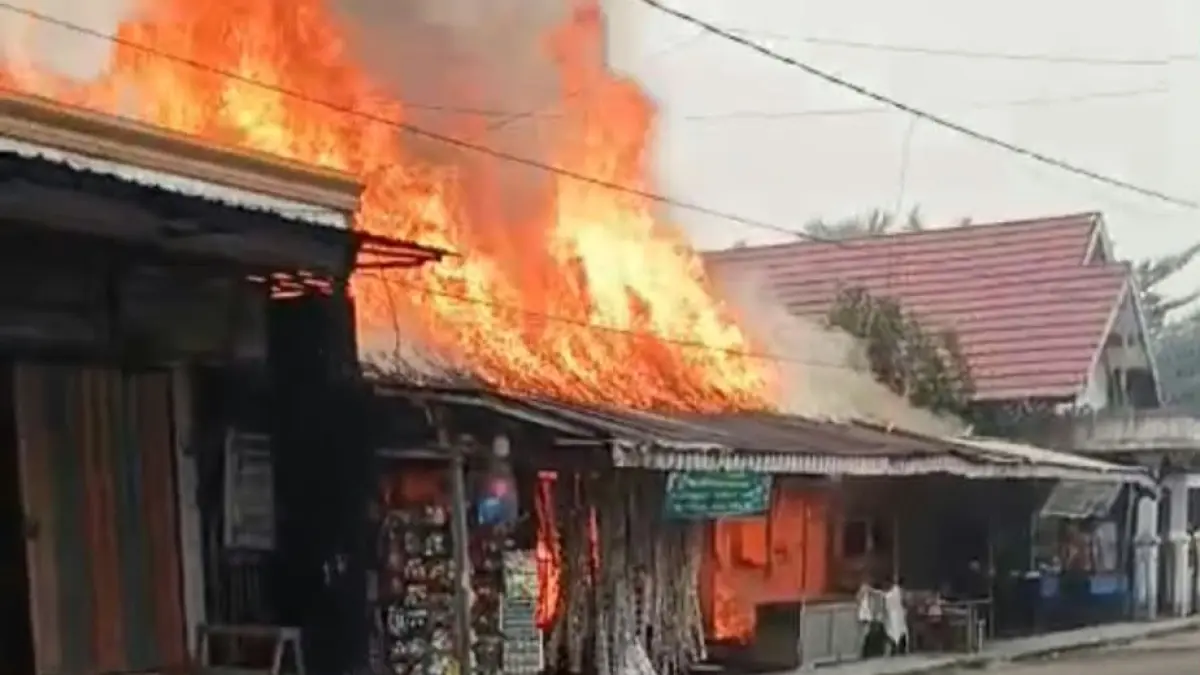 Kebakaran melanda Pasar Kasongan yang berada di Jalan Pusara Cinta, tepat di depan Lapangan Gagah Lurus, Selasa (15/9/2026) pagi, sekira pukul 07.45 WIB.