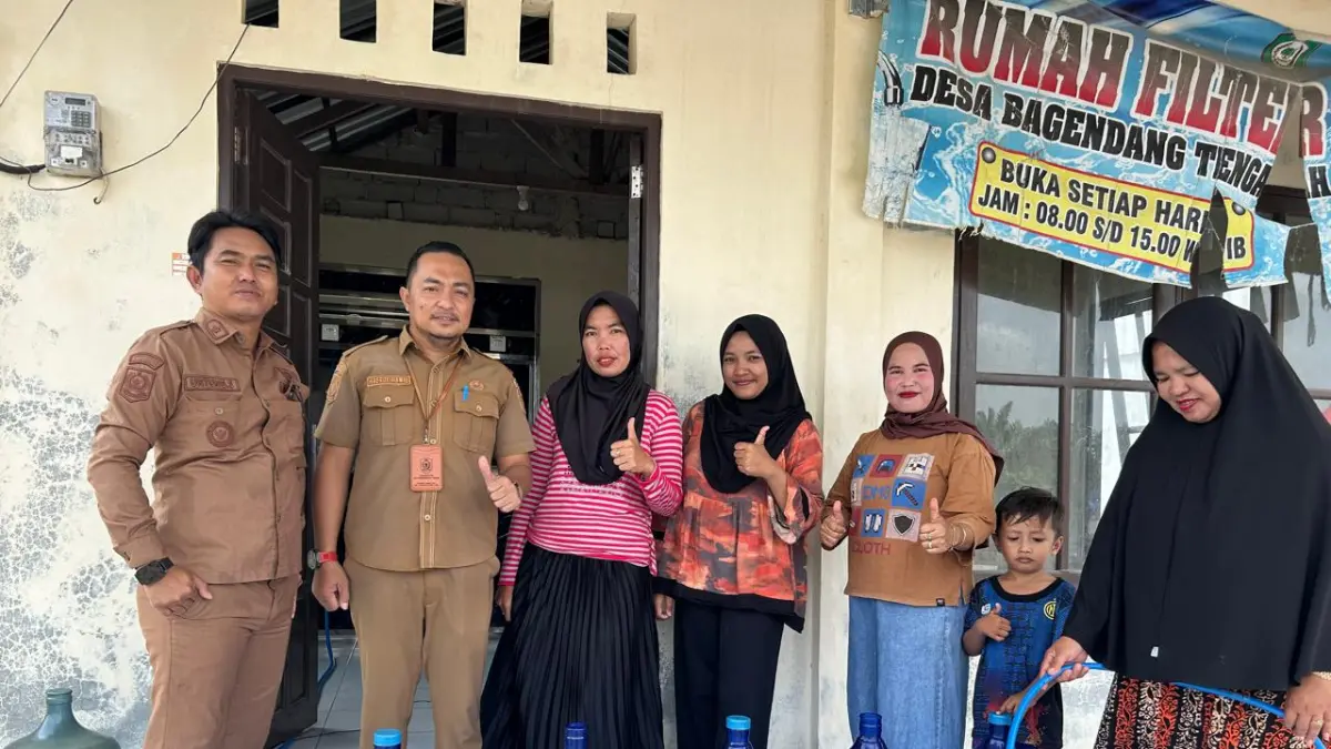 Penyaluran bantuan air bersih di Desa Bagendang Tengah, Kecamatan Mentaya Hilir Utara, Selasa 15/9/2026. (joy/radarsampit)