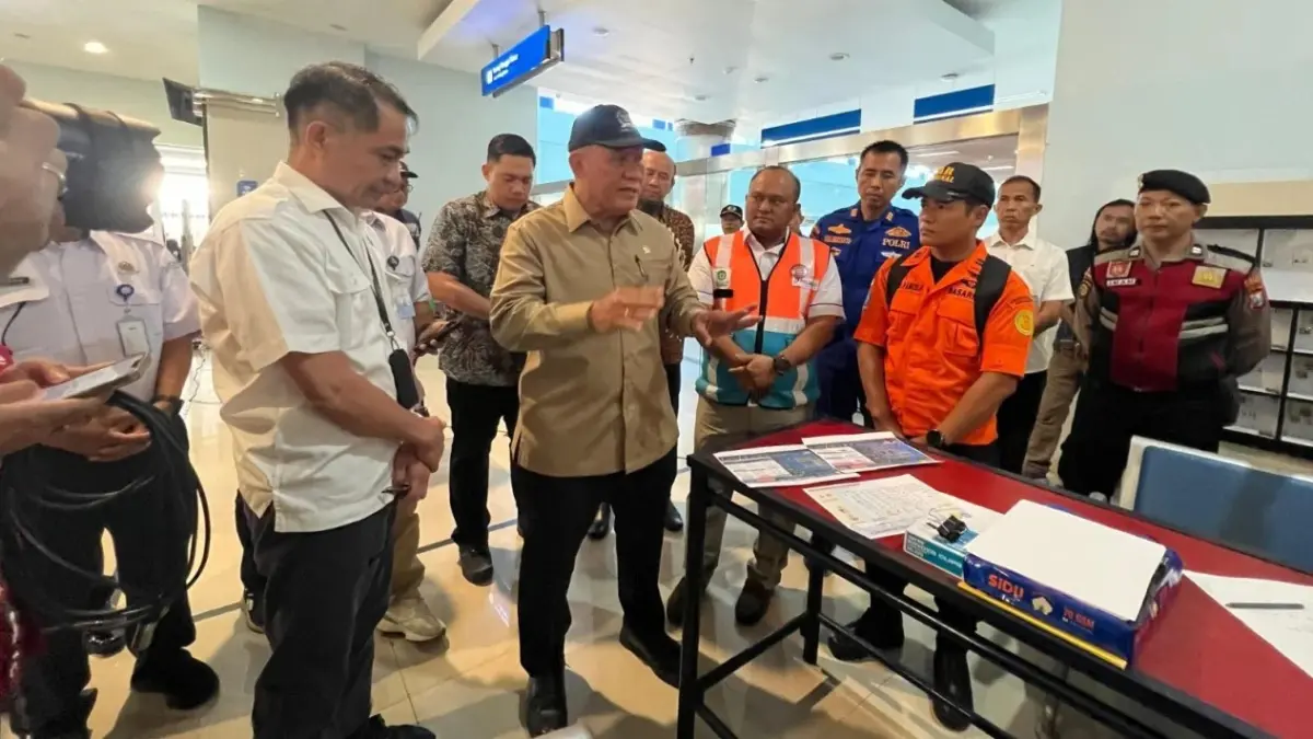 Anggota DPR RI Bambang Haryo Soekartono (BHS) Posko Terpadu kecelakaan KM Virgo Transport 8 di Pelabuhan Tanjung Perak, Surabaya, Senin (14/9/2026) (istimewa)