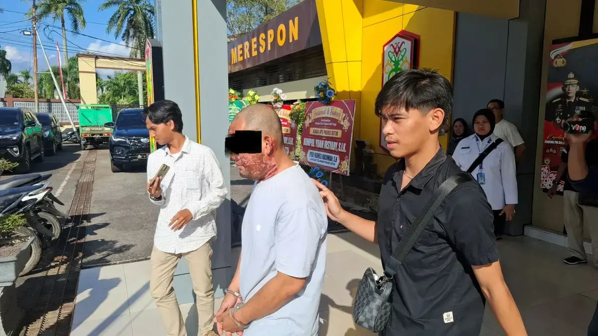 Pelaku pembakaran pacar saat diamankan di Polres Kotim beberapa waktu lalu. (dok.radarsampit)
