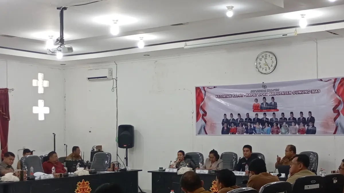 Suasana RDP antara DPRD bersama DPMD dan camat, di ruang rapat komisi DPRD setempat, Senin (14/9).(istimewa)