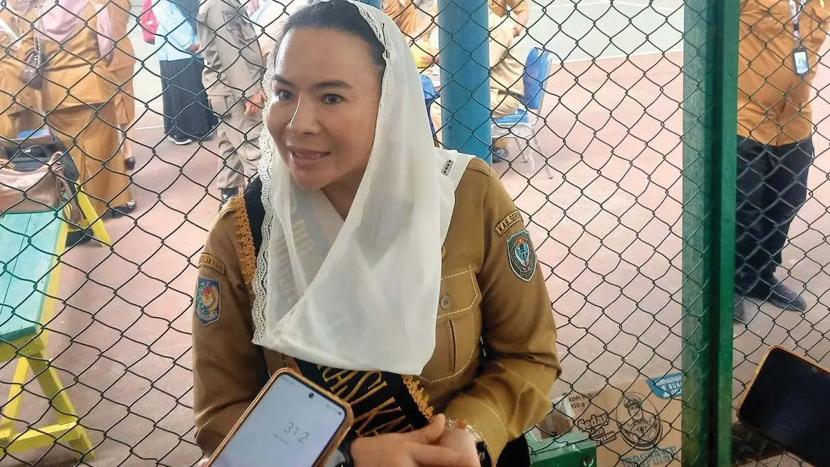 WAWANCARA: Kepala Dinas Pendidikan Kabupaten Seruyan Welduline saat ditemui awak media, Rabu (16/9/2026). FOTO: RIFANI/RADAR SAMPIT