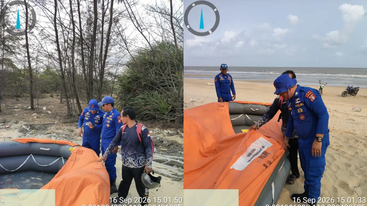 LIFERAFT : Petugas Ditpolairud Polda Kalteng berhasil mengevakuasi satu dari lima liferaft diduga milik KMP Virgo Transport 8 (POLAIRUD/RADAR SAMPIT)
