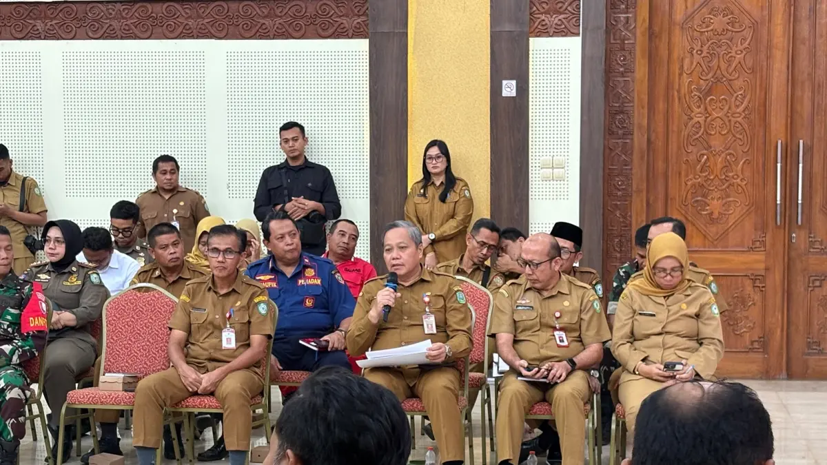 Sejumlah kepala OPD di Kotim saat mengikuti rapat evaluasi penanganan karhutla, belum lama tadi. (dok.yuni/radarsampit)