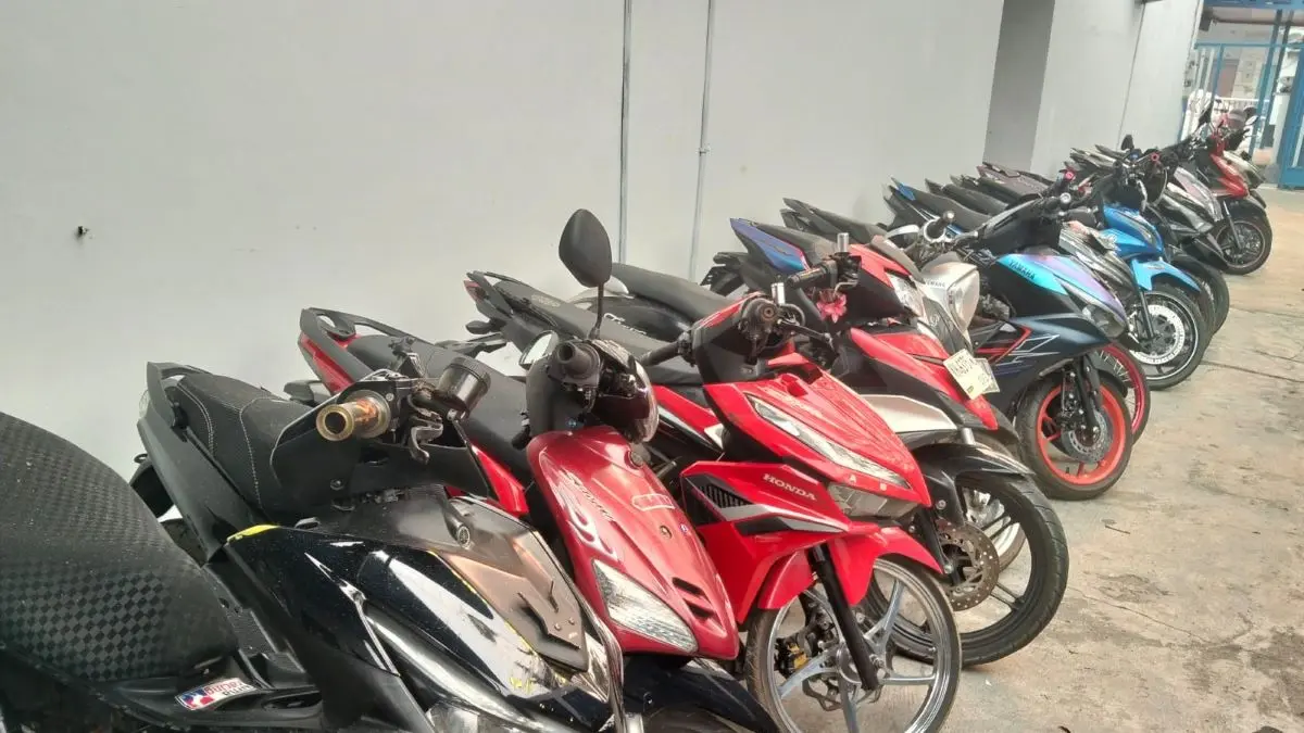 BALAP LIAR : Sebanyak 7 kendaraan bermotor yang tidak standar terjaring razia diamankan di Satlantas Polres Kotim, Minggu (20/9/2026) pagi. FOTO: IST/RADAR SAMPIT