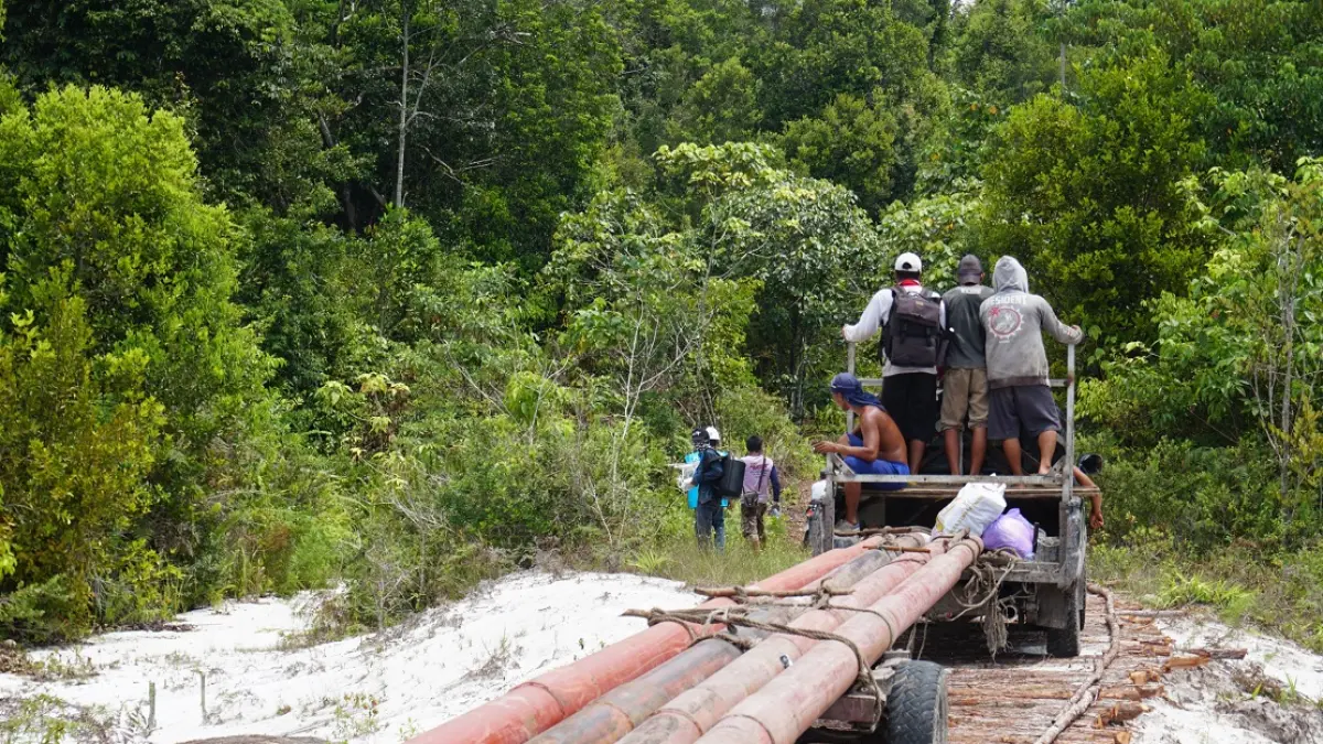 Dalam pembangunan infrastruktur kelistrikan di Mengkatip, PLN UID Kalselteng membangun JTM sepanjang 3,1 kms, JTR sejauh 4,9 kms, serta sembilan unit transformator dengan total kapasitas 75 kVA. (Foto: PLN)