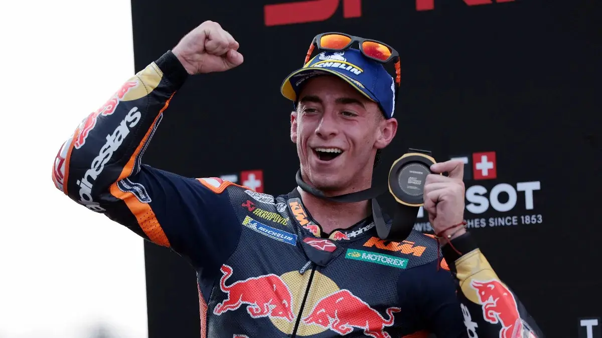 Pedro Acosta saat naik podium (net)