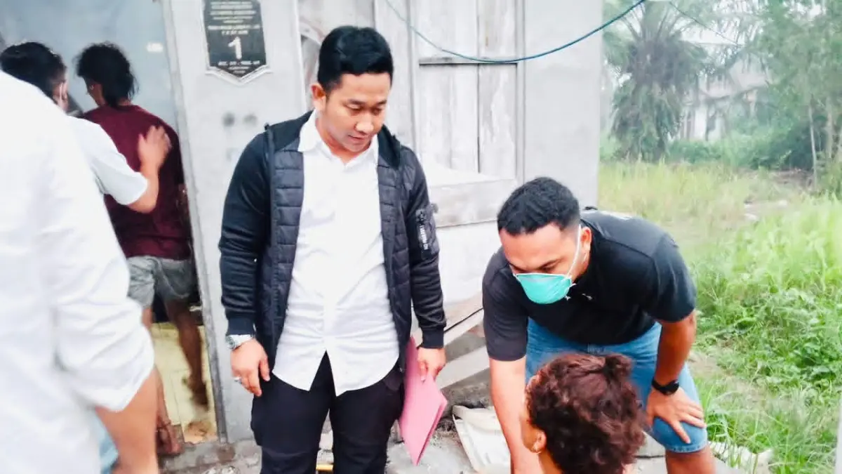 AJ saat diamankan aparat kepolisian atas keterlibatannya dalam kasus pencurian di sebuah rumah warga.(istimewa/Polresta Palangka Raya)