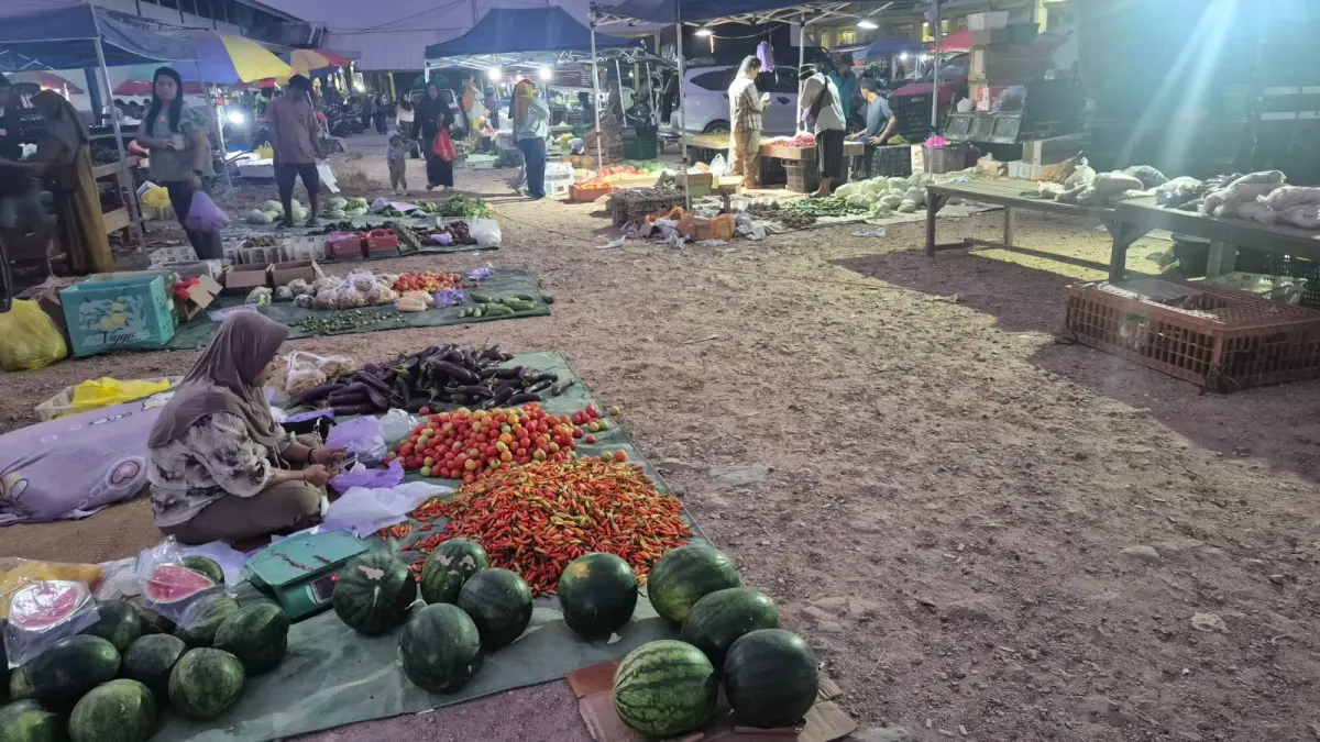 Pedagang cabai di pasar tradisional Kota Nanga Bulik, Kabupaten Lamandau. (Ria/Radar Sampit)