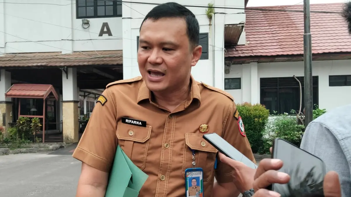 Plt Kepala Dinas Cipta Karya Kotim, Rifarna Montazriani, optimistis target PAD tahun ini tercapai.  (Akbar/Radar Sampit)