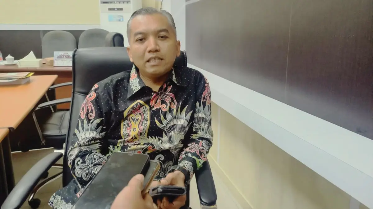 WAWANCARA: Ketua DPRD Seruyan Zuli Eko Prasetyo ditemui usai rapat Banmus, Senin (21/9/2026). FOTO: RIFANI/RADAR SAMPIT