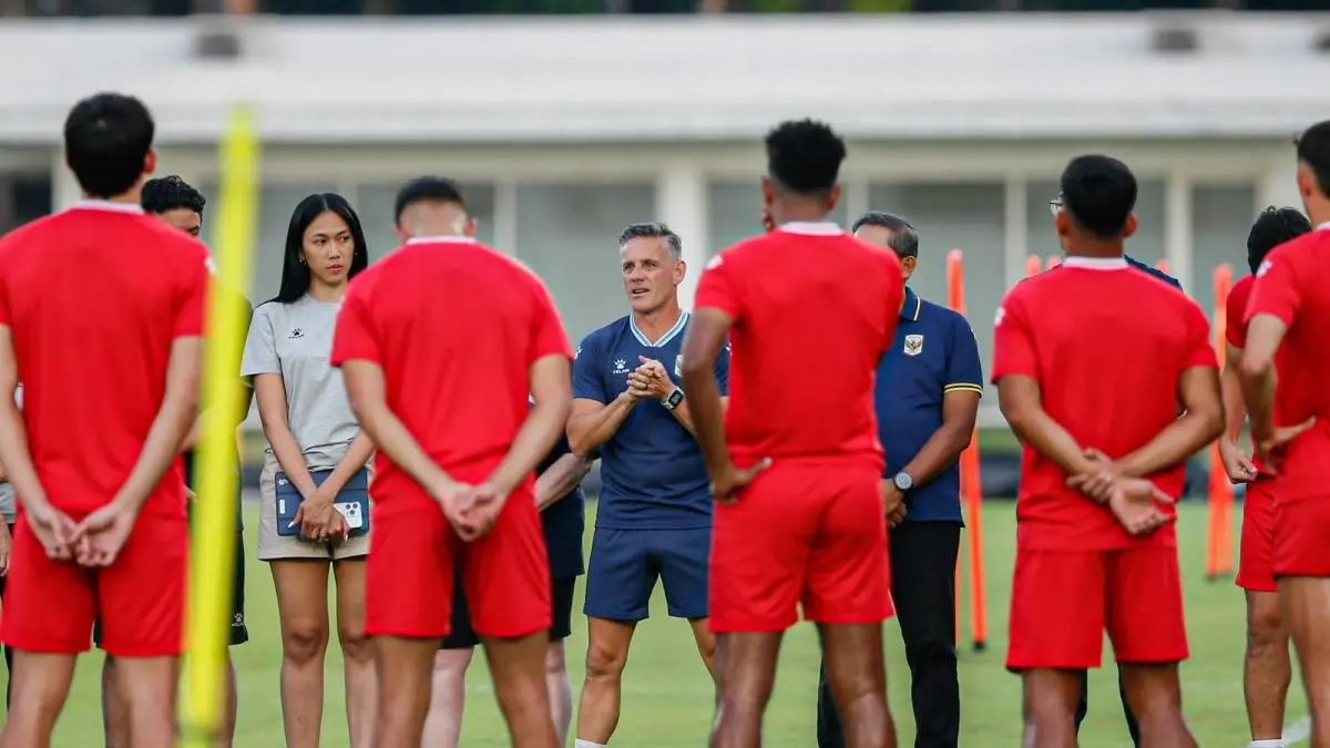 Pelatih timnas Indonesia John Herdman, saat memberikan arahan kepada pemainnya.(net)