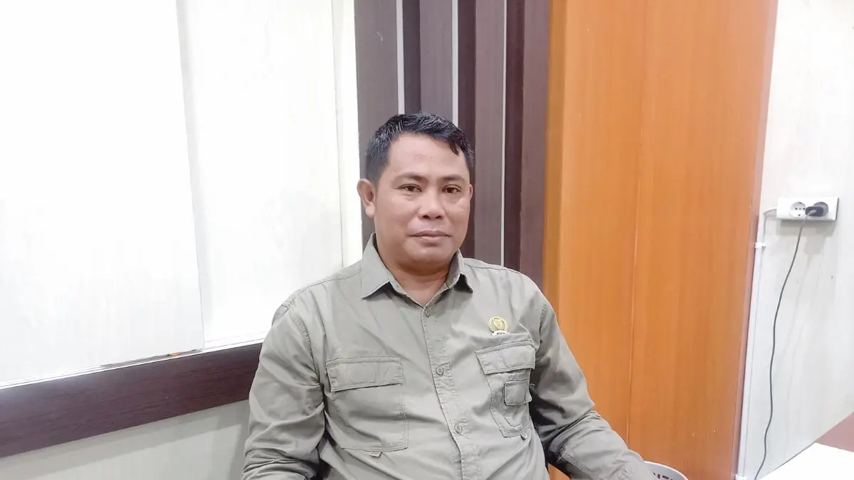 WAWANCARA: Ketua Komisi C DPRD Seruyan, Rubianto saat ditemui di ruang kerjanya, belum lama tadi. FOTO: RIFANI/RADAR SAMPIT