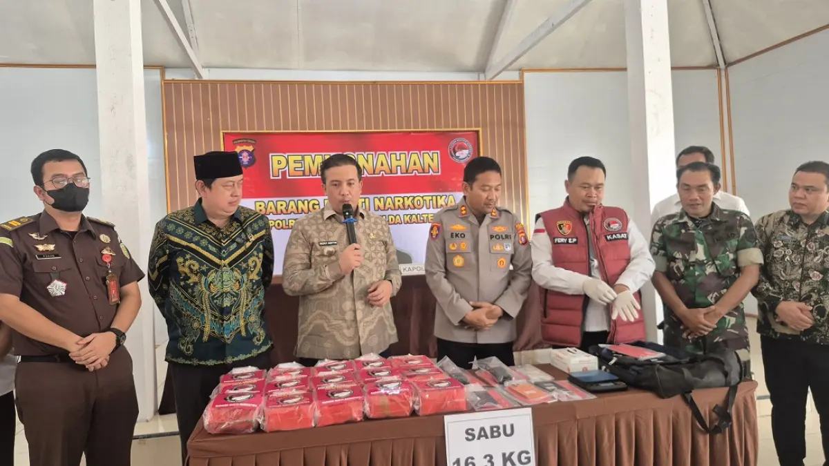 Bupati Lamandau Rizky Aditya Putra menghadiri pemusnahan barang bukti sabu di Aula Joglo Mapolres Lamandau, Kamis (24/9/2026).&nbsp; (Ria/Radar Sampit)