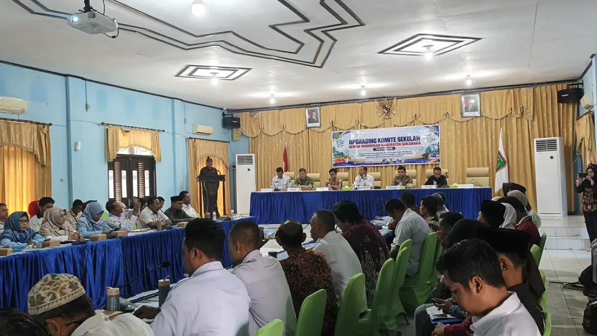 Bupati Sukamara Masduki membuka kegiatan Upgrading Komite Sekolah Kabupaten Sukamara di Aula Kantor Bapperida Sukamara, Rabu (23/9).
