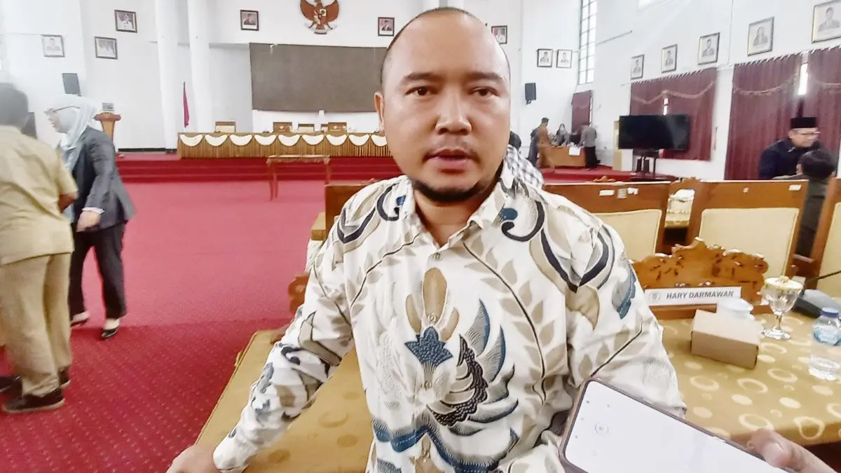 KRISIS AIR: Anggota DPRD Seruyan Sukran Ma’mun, saat ditemui usai rapat paripurna DPRD Seruyan. Kamis (24/9/2026). FOTO: RIFANI/RADAR SAMPIT