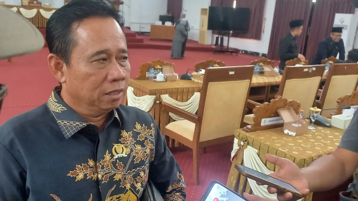 WAWANCARA: Anggota DPRD Seruyan Bejo Riyanto saat ditemui awak media, Jumat (25/9/2026). FOTO: RIFANI/RADAR SAMPIT