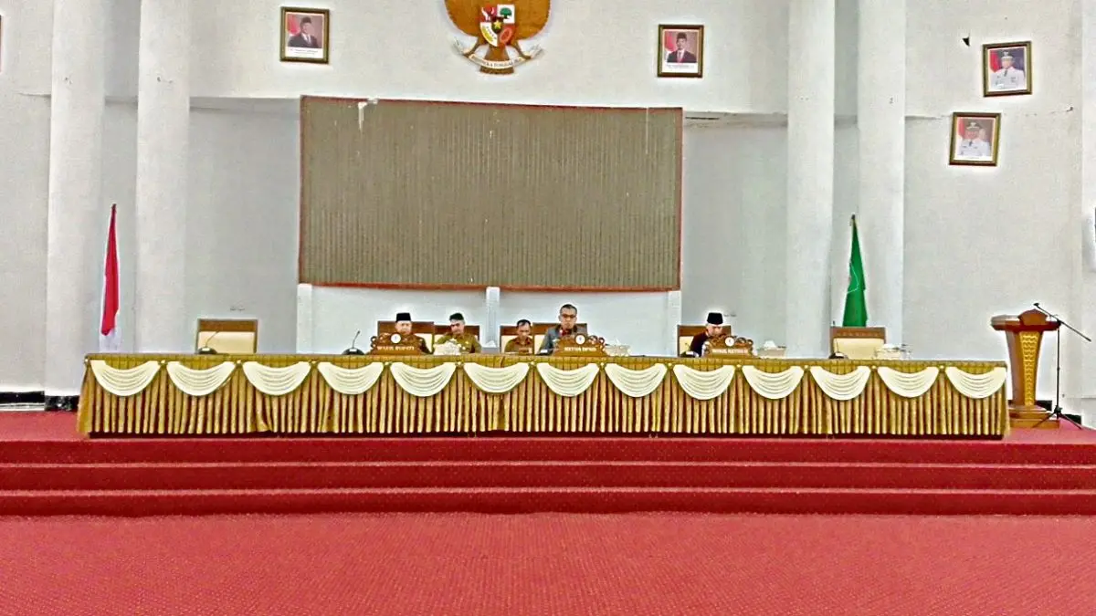 PARIPURNA: Wakil Bupati Seruyan Supian menghadiri Rapat Paripurna ke-6 DPRD Seruyan terkait pembahasan Raperda Perubahan APBD 2026, Senin (28/9/2026). FOTO: RIFANI/RADAR SAMPIT