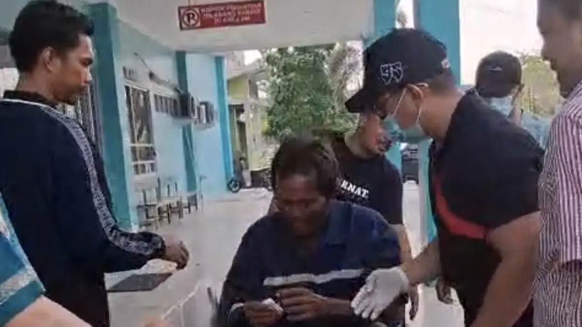 Pelaku pembakar lahan saat dibawa ke RSUD Sultan Imanudin Pangkalan Bun.