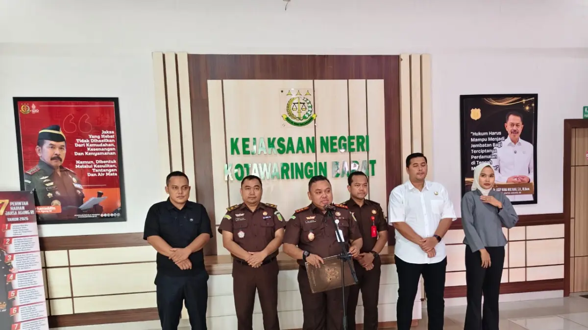 Kajari Kobar saat memberikan keterangan pers, Rabu (30/9).(istimewa)