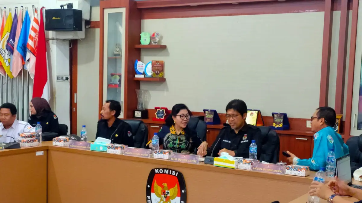 RAPAT: KPU Provinsi Kalteng pimpin Rapat Pleno Terbuka Rekapitulasi Pemutakhiran Data Pemilih Berkelanjutan Triwulan III Tahun 2026 tingkat Kabupaten Kotim di aula KPU Kotim, Rabu (30/9). (Yuni/Radar Sampit)